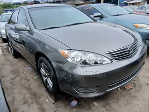 Toyota Camry LE 4dr Sedan (2.4L 4cyl 5A) 2005 Gray