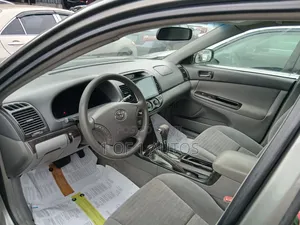 Toyota Camry LE 4dr Sedan (2.4L 4cyl 5A) 2005 Gray