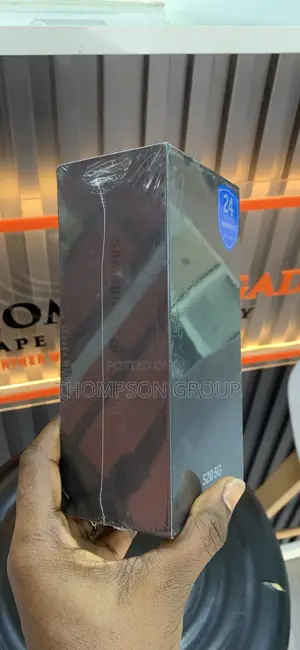 New Samsung Galaxy S20 128 GB Silver