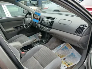 Toyota Camry LE 4dr Sedan (2.4L 4cyl 5A) 2005 Gray