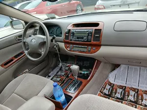 Toyota Camry XLE 4dr Sedan (2.4L 4cyl 4A) 2003 Gold