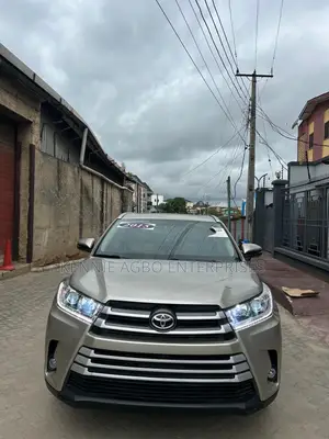 Toyota Highlander Limited 4dr SUV AWD (3.5L 6cyl 6A) 2015 Gold