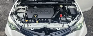 Toyota Corolla SE Special Edition 4dr Sedan (1.8L 4cyl CVT) 2017 White