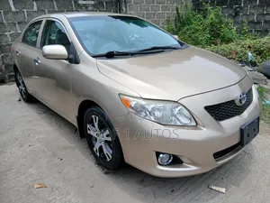 Toyota Corolla LE 4dr Sedan (1.8L 4cyl 4A) 2010 Gold