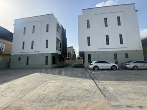 4bdrm Townhouse/Terrace in Adeniyi Jones for sale