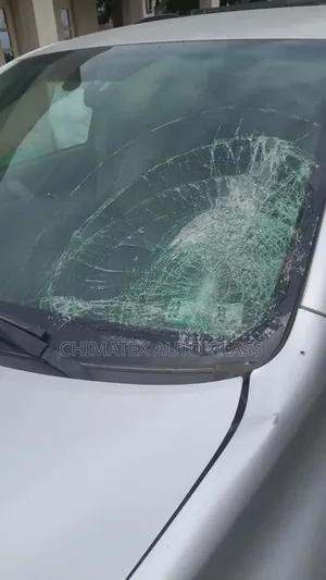 Toyota Highlander 2009 Windscreen Glass Available at Chimatex