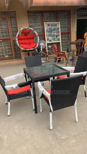 4-Piece Outdoor Rattan Dining Set With Glass Table and Red Cushions