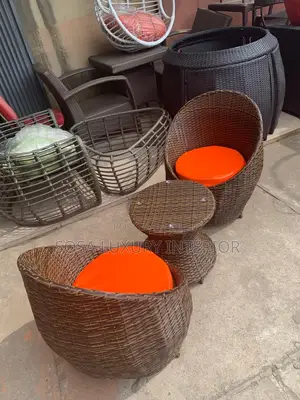 2-Piece Outdoor Rattan Lounge Set With Orange Cushions and Side Table