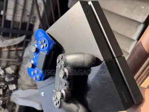 Low Version , Neat Uk Used Playstation 4 With 2 Wireless Controllers