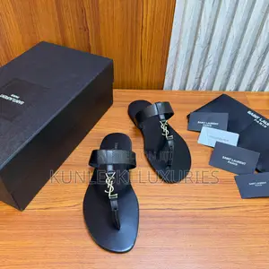 High Quality Ysl Cassandra Smooth Black Leather Slippers