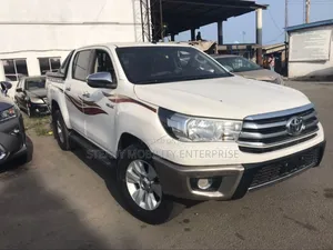 Toyota Hilux SR 4x4 2019 White