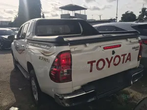 Toyota Hilux SR 4x4 2019 White