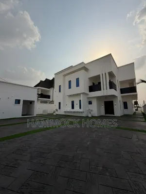 5bdrm Duplex in Oluyole Estate for sale