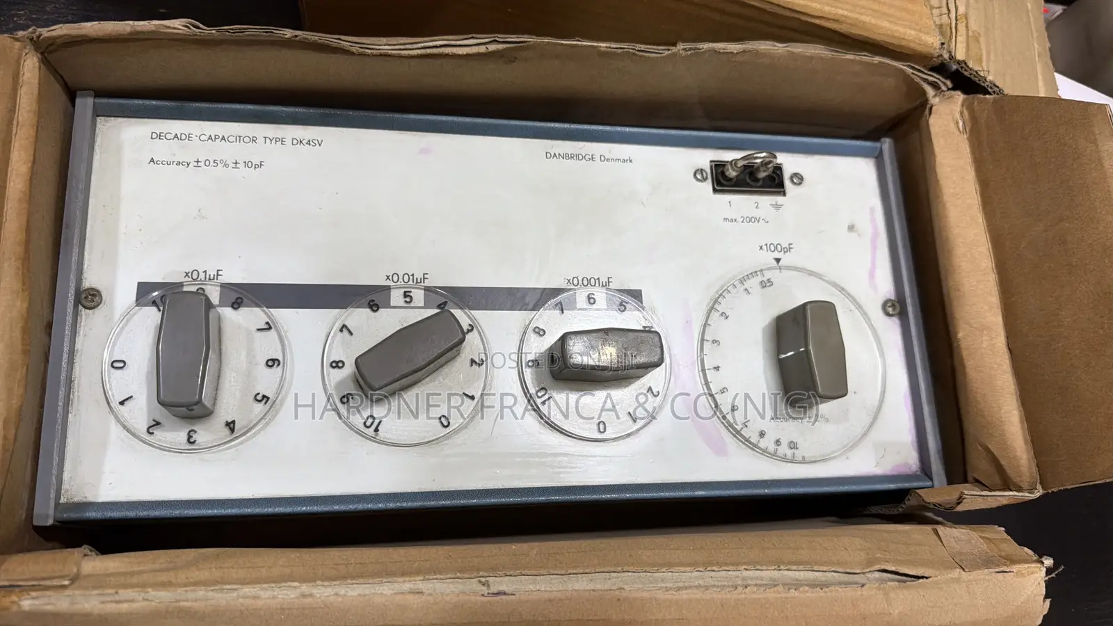 Decade Capacitance Box