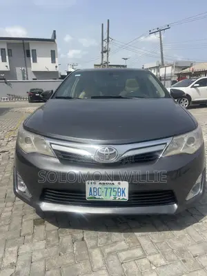 Toyota Camry XLE 4dr Sedan (2.5L 4cyl 6A) 2013 Gray