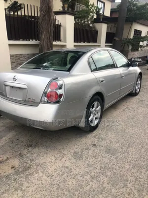 Nissan Altima 2005 Silver