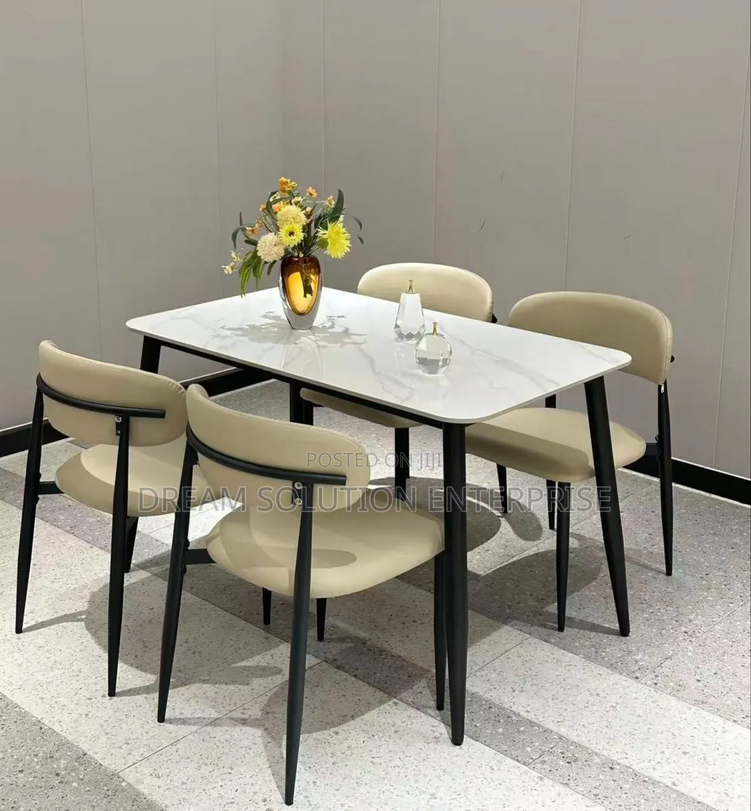 Beautiful Imported Dinning Table With Chairs