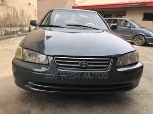 Toyota Camry LE 4dr Sedan (2.2L 4cyl 4A) 2000 Green