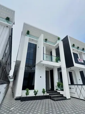 5bdrm Duplex in Chevron for sale