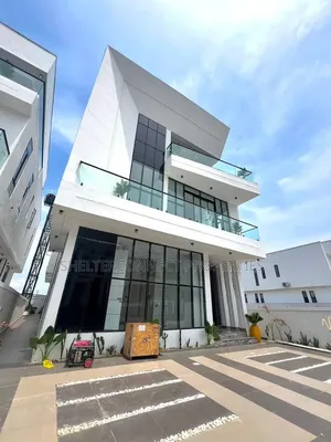 6bdrm Duplex in Chevron for sale