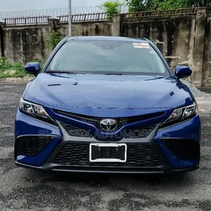 Toyota Camry SE 2023 Blue