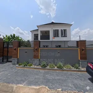 5bdrm Duplex in Jericho for sale