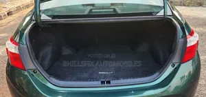Toyota Corolla LE Premium 4dr Sedan (1.8L 4cyl CVT) 2015 Green