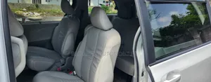 Toyota Sienna XLE 8 Passenger 2011 White