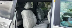 Toyota Sienna XLE 8 Passenger 2011 White