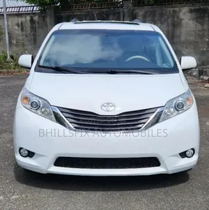 Toyota Sienna XLE 8 Passenger 2011 White