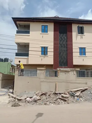 Studio Apartment in Off Pedro Road Shomolu for sale