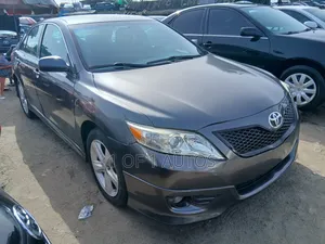 Toyota Camry SE 4dr Sedan (2.5L 4cyl 6A) 2011 Gray