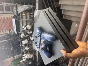 Low Version , Playstation 4 Pro Standard