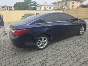 Hyundai Sonata Limited Sedan FWD (2.4L 4cyl 6A) 2013 Blue