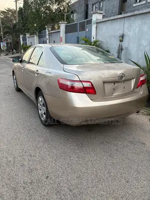 Toyota Camry LE 4dr Sedan (2.4L 4cyl 5A) 2009 Gold
