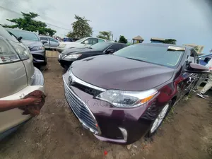 Toyota Avalon XLE Premium Sedan FWD (3.5L 6cyl 6A) 2013 Maroon
