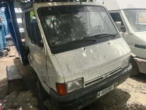 Nissan Trade Truck 2000 White