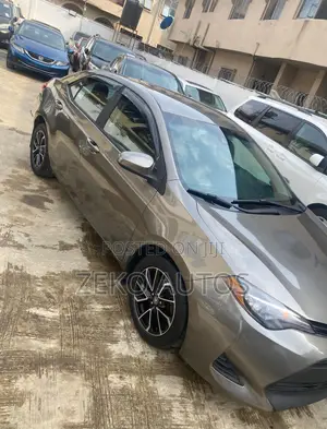 Toyota Corolla LE (1.8L 4cyl 2A) 2018 Gray
