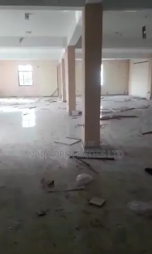 180sqm Open Plan Space Directly on the Express at Lakowe for Rent