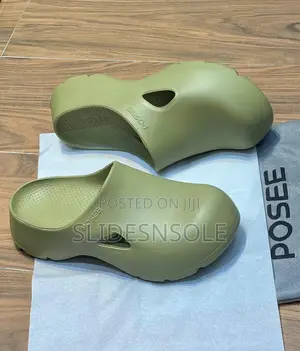 Posee Cloud Clogs