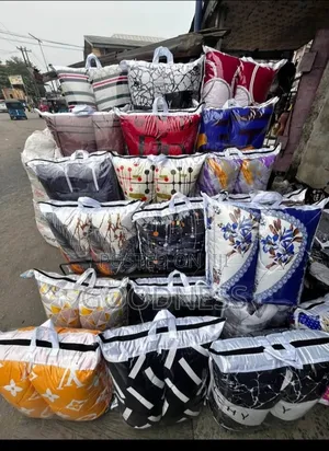 Duvet With Bedsheets and Four Pillows Case Available in All Bed Sizes