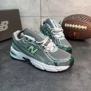 Retro-Chic New Balance 740 Silver Green Sneakers