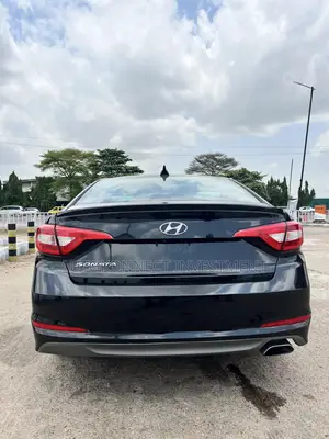 Hyundai Sonata Base Sedan FWD (2.4L 4cyl 6A) 2016 Black
