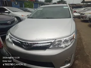 Toyota Camry XLE 4dr Sedan (2.5L 4cyl 6A) 2014 Silver