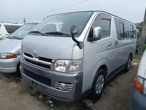 Toyota HiAce 2010 Silver