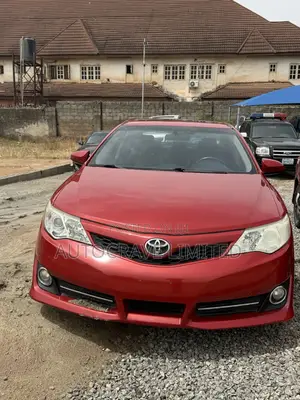 Toyota Camry SE 4dr Sedan (2.5L 4cyl 6A) 2013 Red
