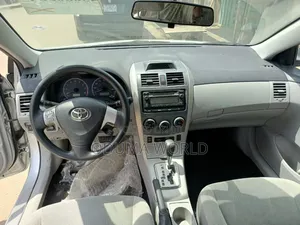 Toyota Corolla LE 4dr Sedan (1.8L 4cyl 4A) 2013 Silver