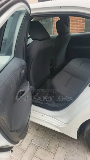 Toyota Corolla LE 2022 White