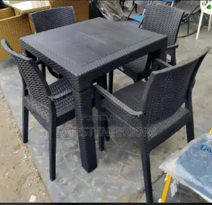 Outdoor Patio Dining Set (4-Seater)