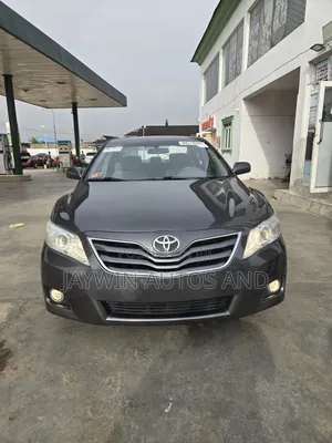 Toyota Camry LE 4dr Sedan (2.5L 4cyl 6AM) 2010 Gray